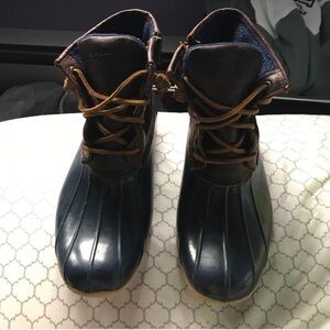 Women’s 7.5 Sperry Rain Boots